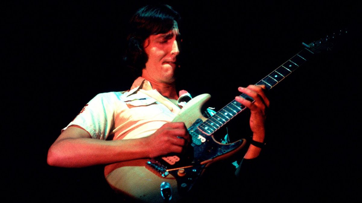 Allan Holdsworth performing at Tuts in Chicago, Illinois, September 14, 1983