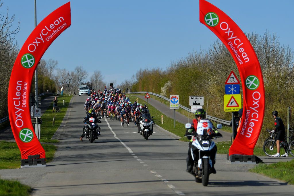 DE PANNE BELGIUM MARCH 25 The peloton during the 4th Oxyclean Brugge De Panne 2021 Women Classic a 1588km race from Brugge to De Panne Landscape OxycleanClassic UCIWWT on March 25 2021 in De Panne Belgium Photo by Luc ClaessenGetty Images