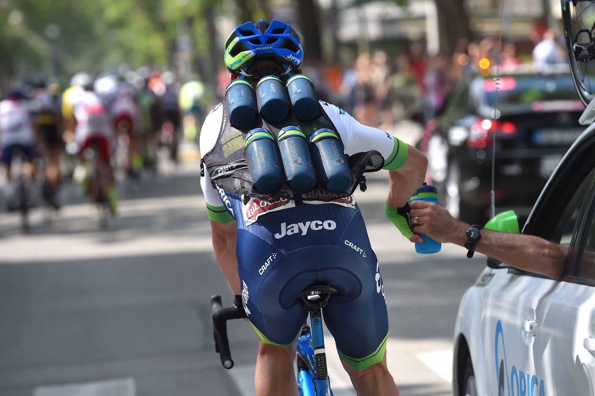The bottle giet has made it's return at the Giro