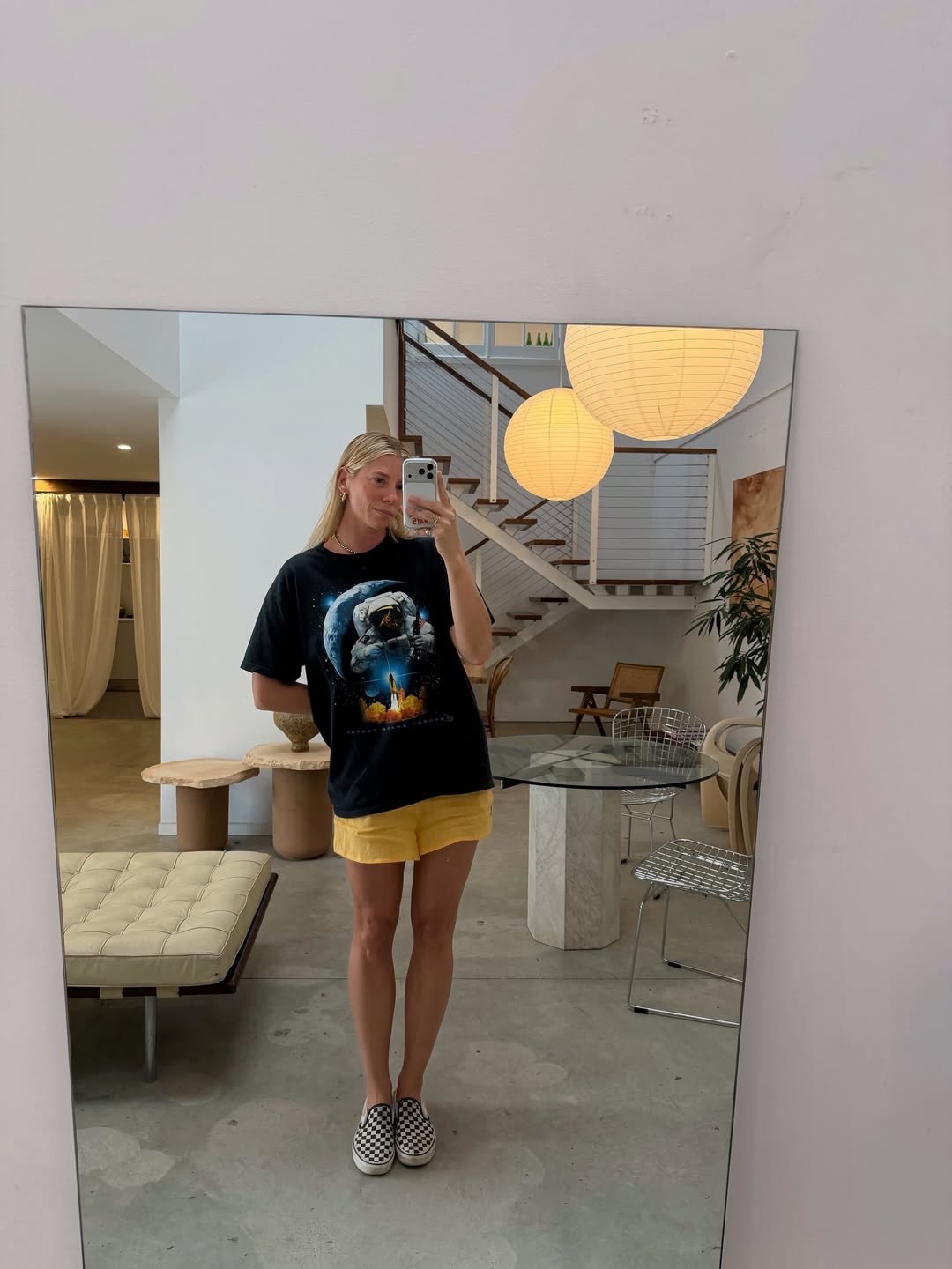 @lindseyholland_ wears yellow shorts, t-shirt and vans