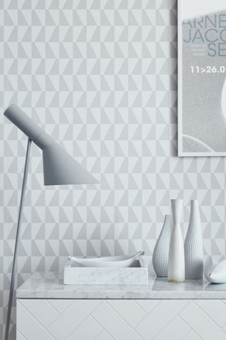 grey and white geometric hallway wallpaper with white decor