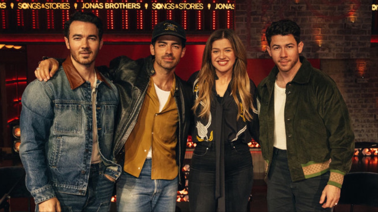 Kelly Clarkson and the Jonas Brothers for her Songs &amp; Stories TV show