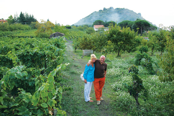 0000098b4-ciro_and_stephanie_Biondi_in_the_Chianta_vineyards.jpg