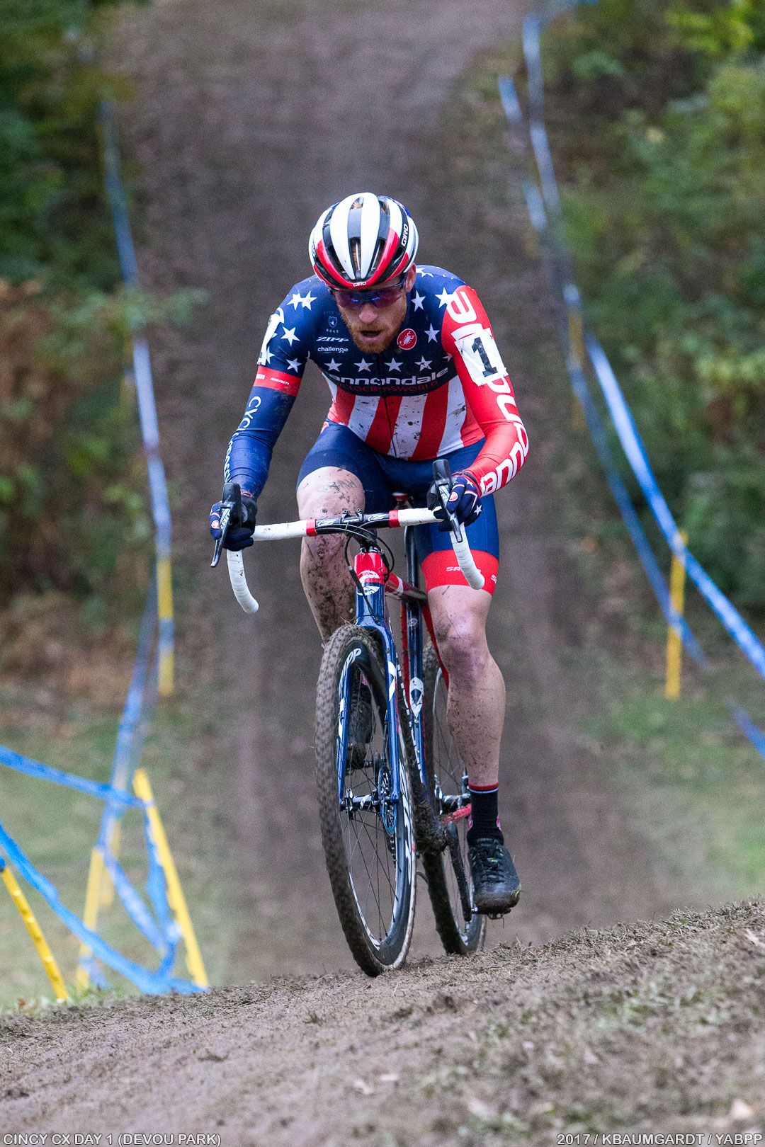 Hyde stretches his commanding lead on the back side of the course.