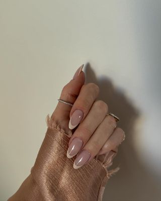 Rosie Huntington-Whitely with neutral French tips manicure