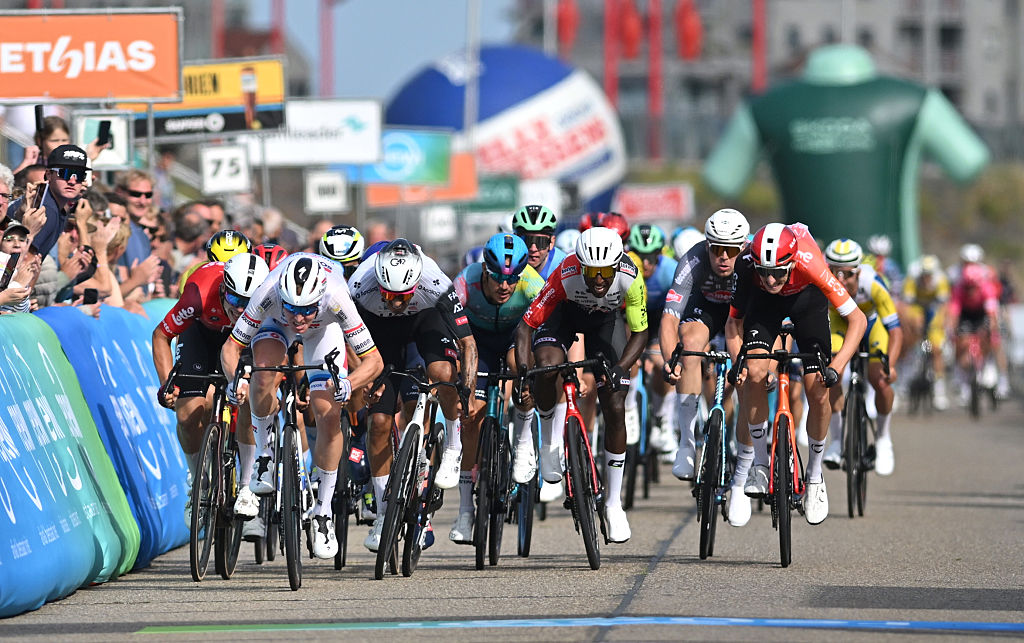 Tim Merlier wins stage 1 at the Renewi Tour
