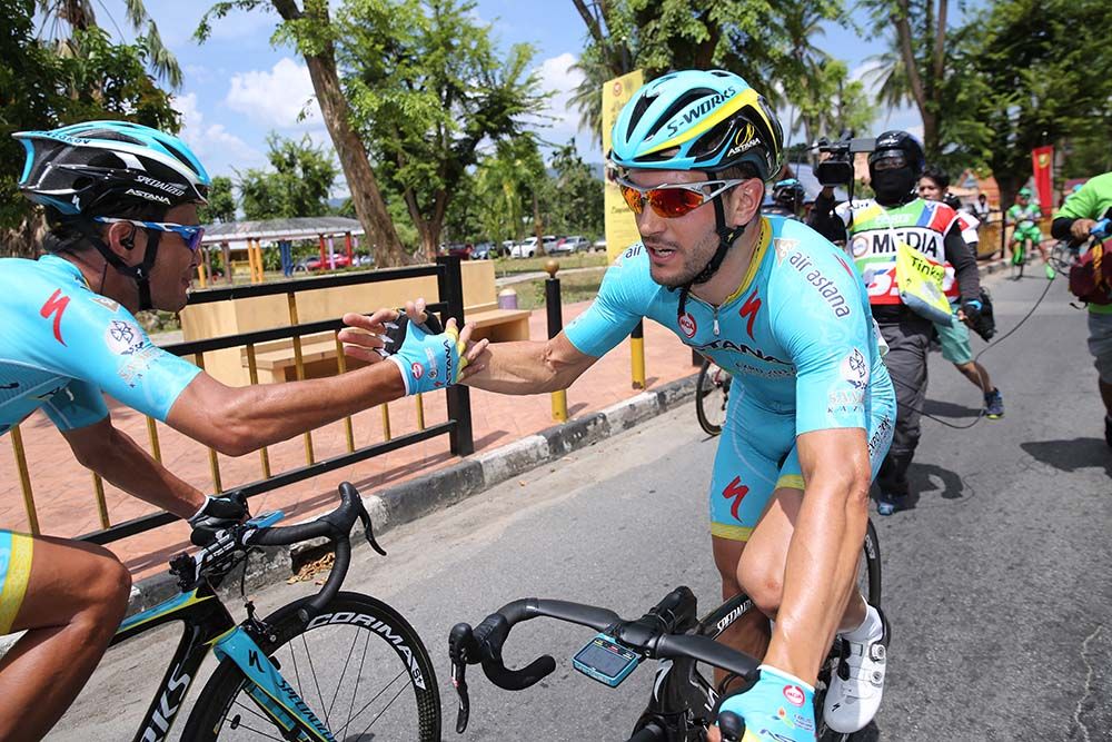 Andrea Guardini thanks his Astana teammates