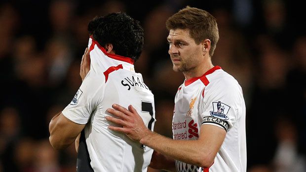 Steven Gerrard consoles Luis Suarez