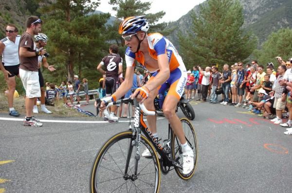 Robert Gesink (Rabobank) rounds one of the steep bends on the climb of stage 8 at the Vuelta