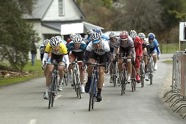 Richard Lang (right) of the Titans-Race team does well to out-sprint Jayco/AIS's Leigh Howard in the dash to the line in Walhalla.