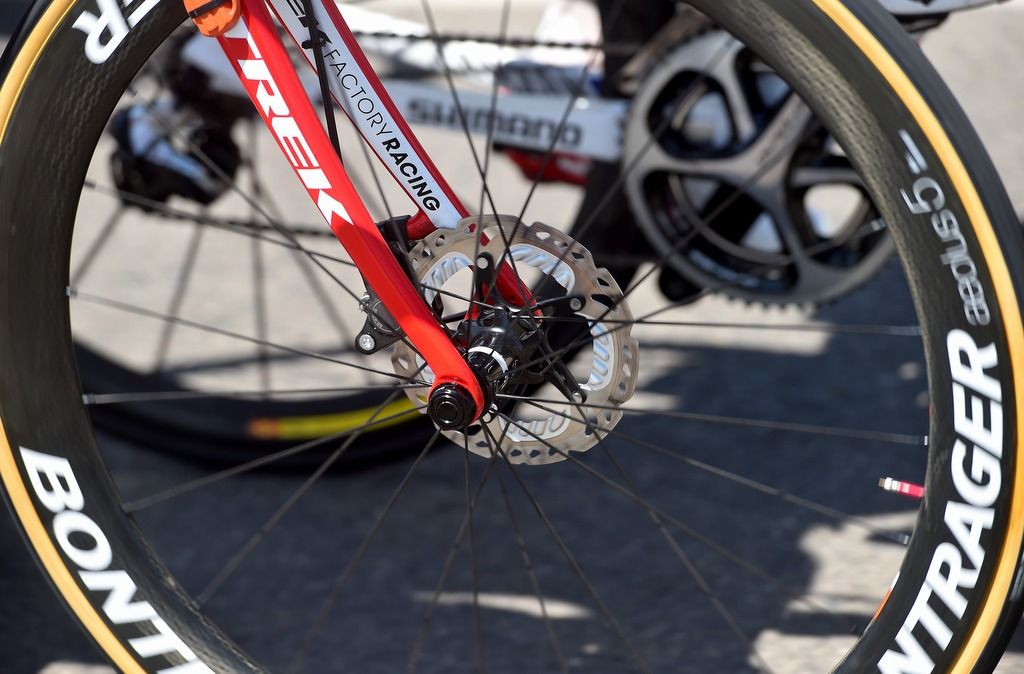 That's a nice looking axel on the front wheel