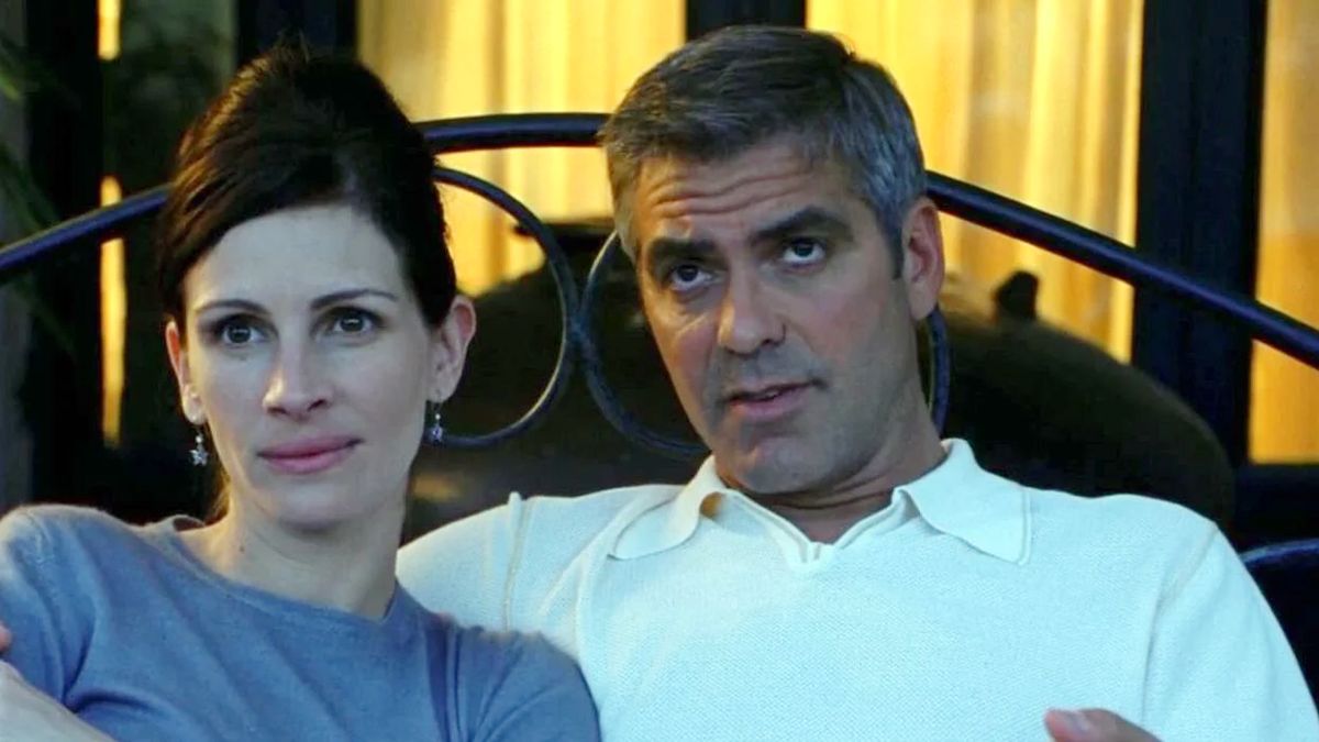 Julia Roberts and George Clooney in Ocean&#039;s Twelve