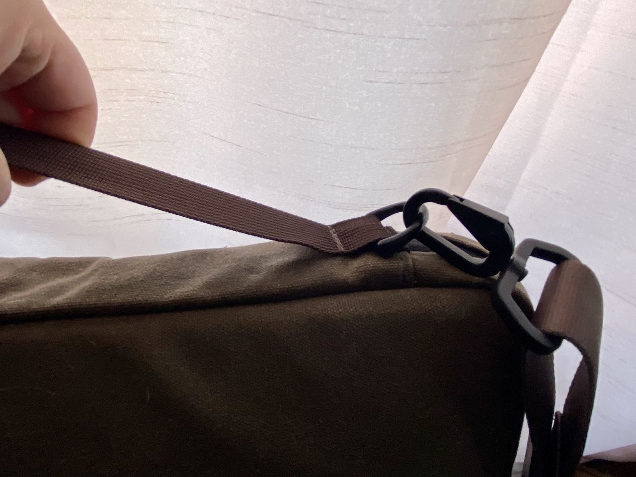 Waterfield Designs Tech Folio 16 Grab Handle