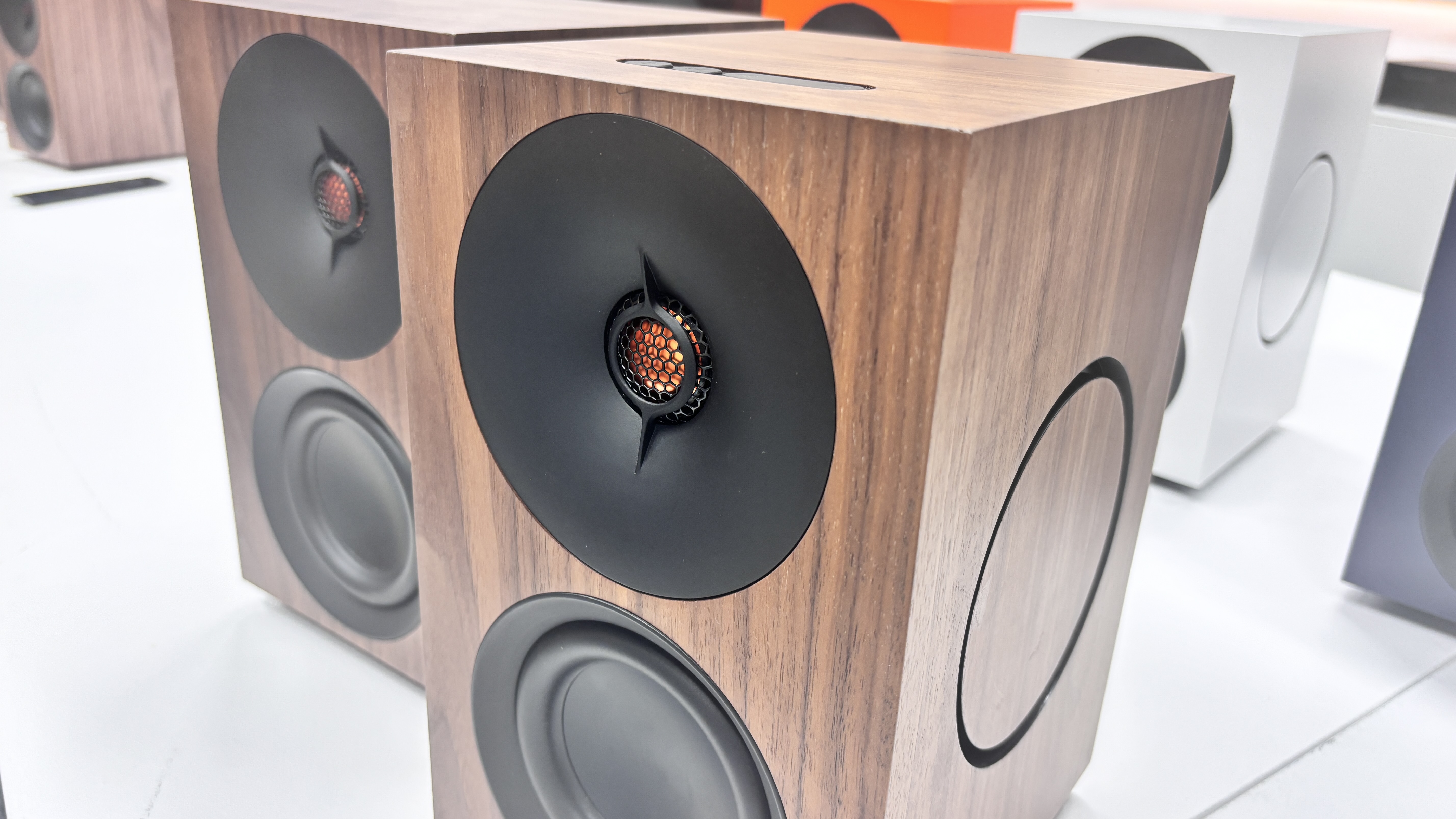 Cambridge L/R X wireless speaker system in real walnut veneer