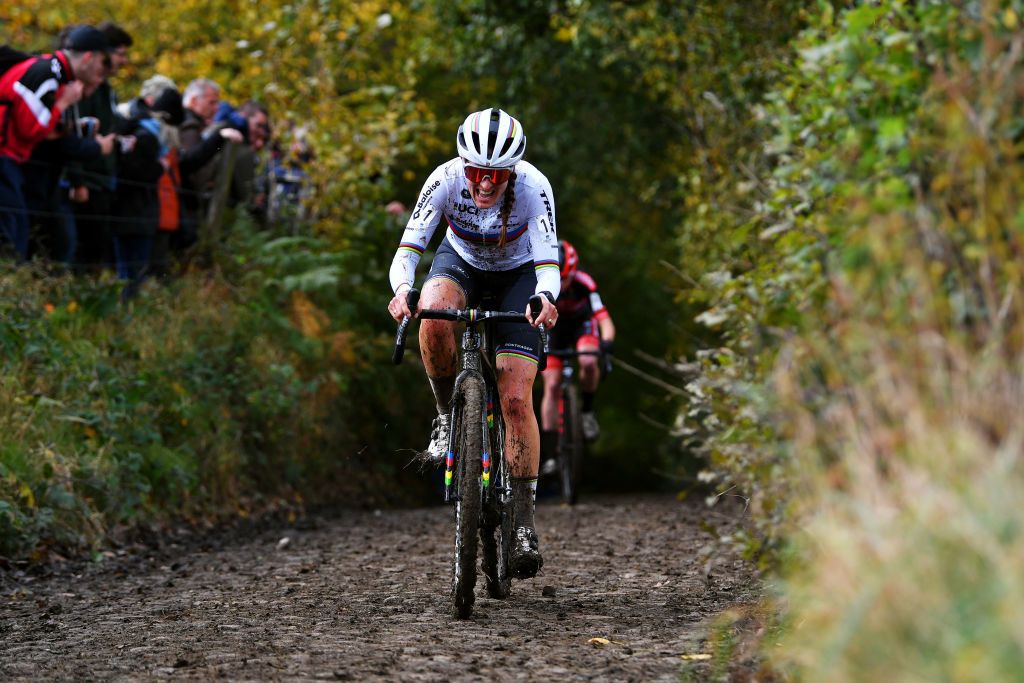 OUDENAARDE BELGIUM NOVEMBER 01 Lucinda Brand of The Netherlands and Team Baloise Trek Lions competes during the 32nd Koppenbergcross Grand Prix Jolien Verschueren 2021 Womens Elite Koppenbergcross Oudenaarde X2OBadkamersTrofee on November 01 2021 in Oudenaarde Belgium Photo by Luc ClaessenGetty Images