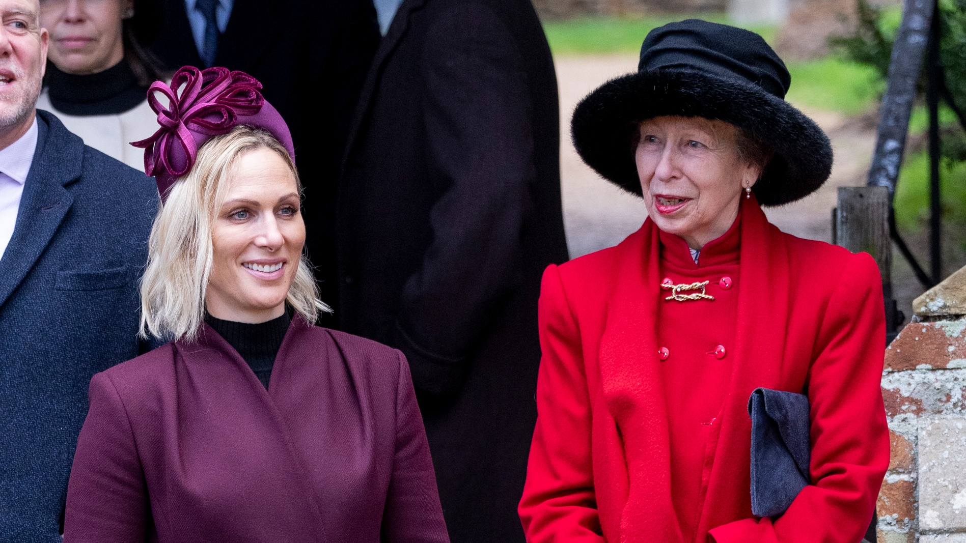 Zara Tindall a princezna Anne, princezna Royal se účastní vánoční ranní služby v kostele sv. Mary Magdalene 25. prosince 2024