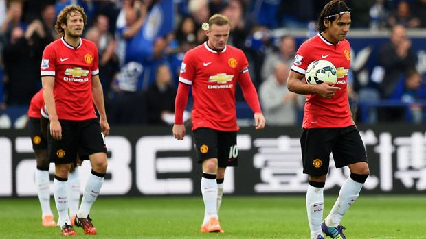 Dejected Manchester United players during the Premier League match between Leicester City and Manchester United