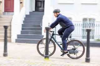 Sir Chris Hoy rides a road bike fitted with the Skarper DiskDrive system