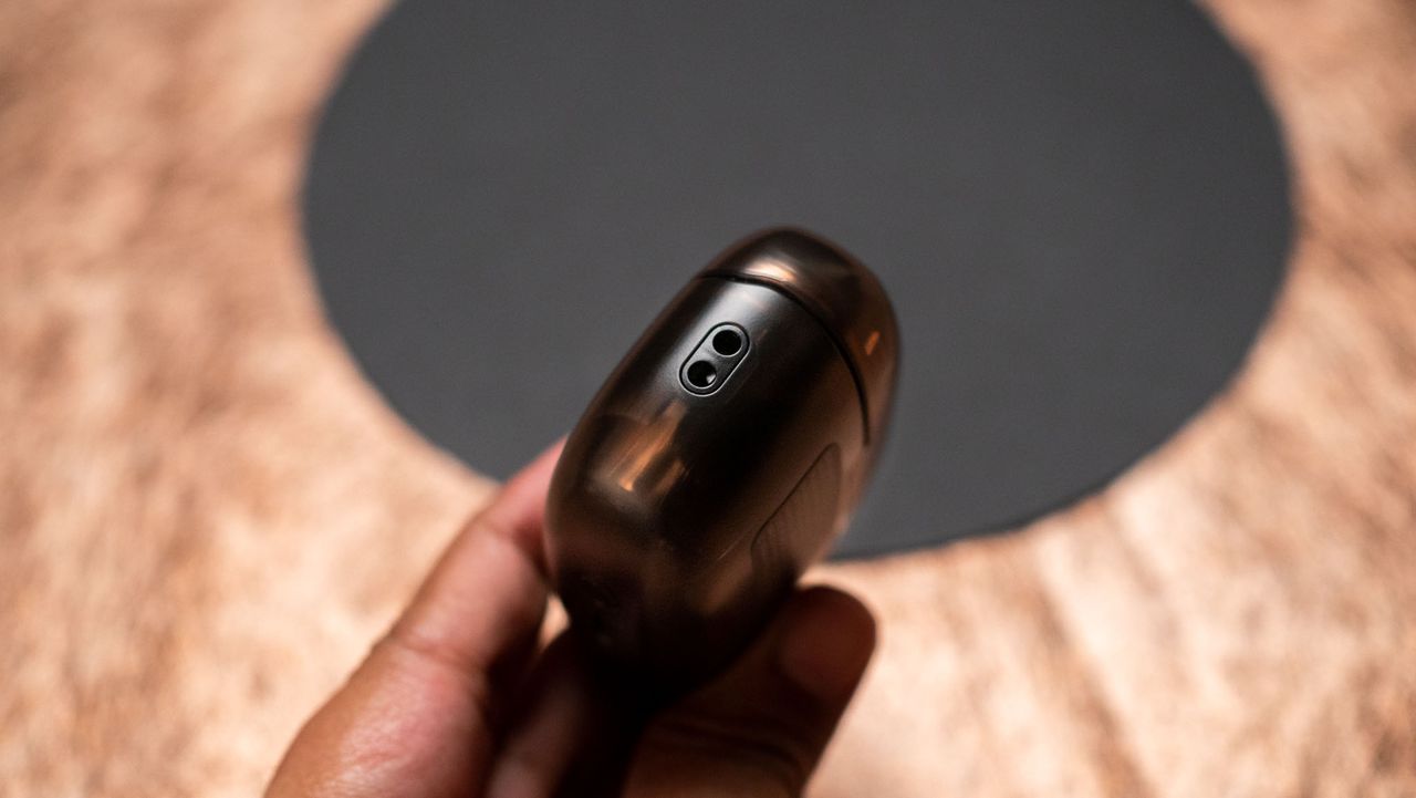 Side view of Creative Aurvana Ace 2 case