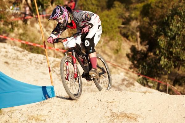 Elite Womens 4X dominant performance by Sarsha Huntington.