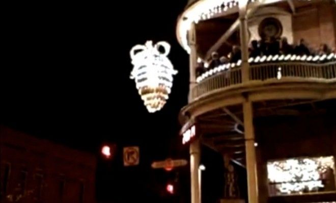 The 2009 Flagstaff Arizona pine cone drop