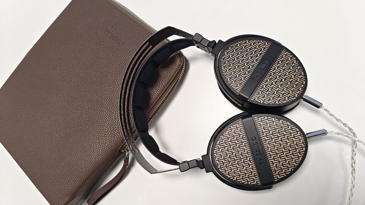 The Theiaudio Cypher headphone in a work office setting.