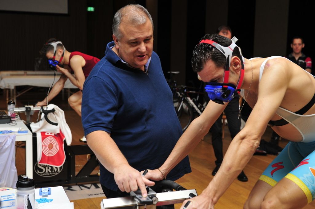 Paolo Slongo let's Vincenzo Nibali know he needs to work harder!