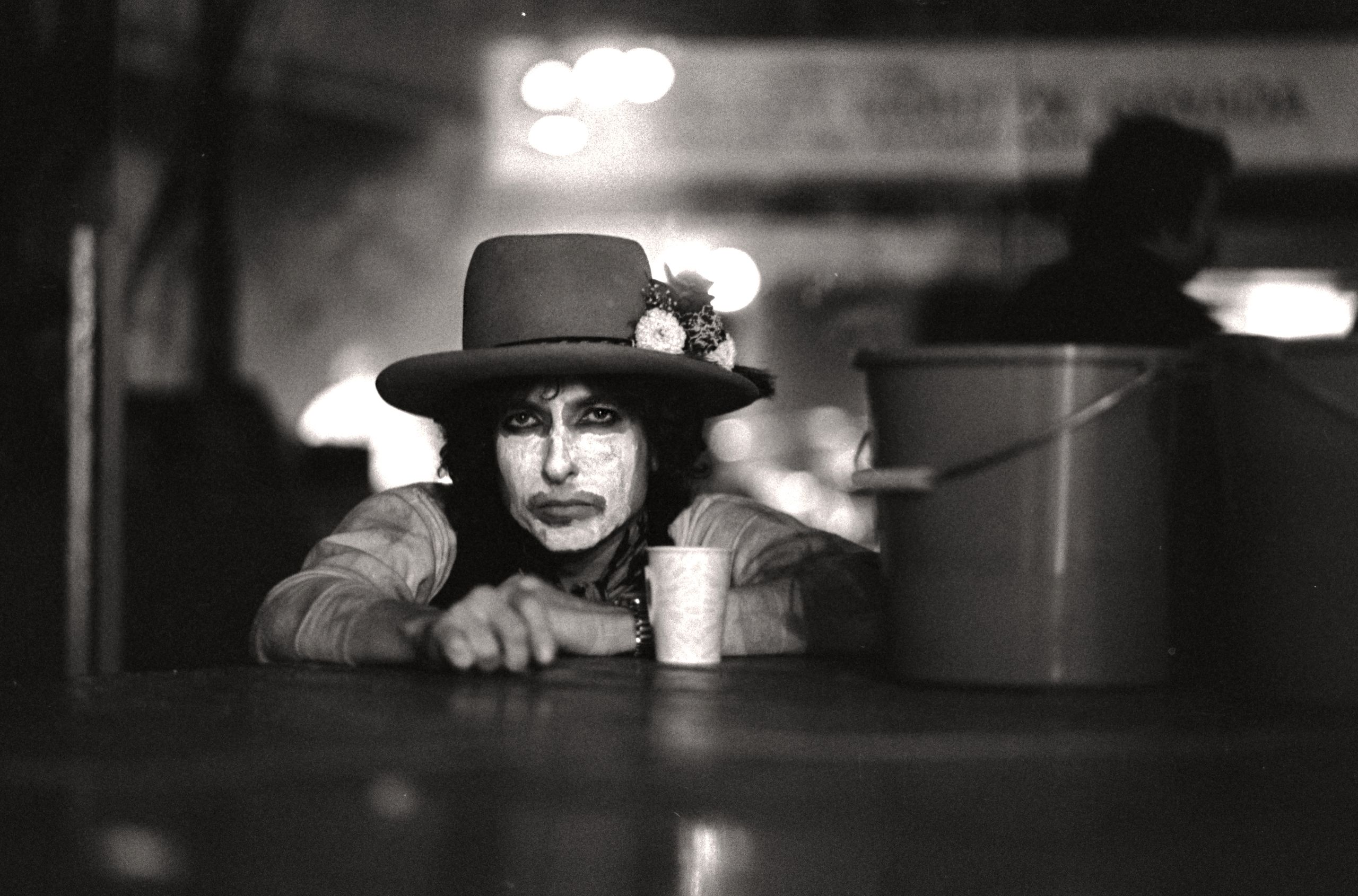 Rolling Thunder Revue: A Bob Dylan Story shows the musician's hazy ...