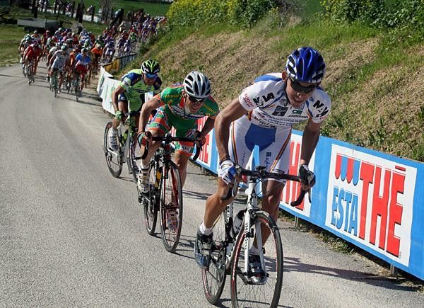 Jos&eacute; Serpa (Serramenti PVC Diquigiovanni-Androni Giocattoli) leads Emanuele Sella (CSF Group Navigare).