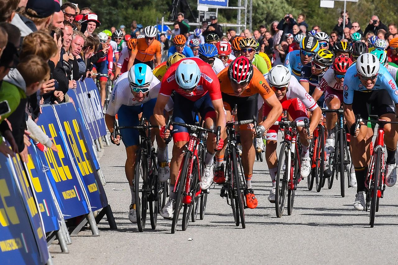 Elia Viviani (Italy) and Alexander Kristoff (Norway) go head to head