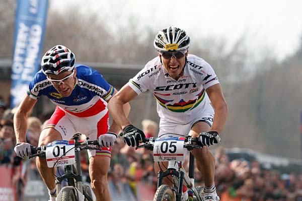 Nino Schurter (Scott Swisspower) and Julien Absalon (Orbea) do battle at the World Cup opener in Dalby.