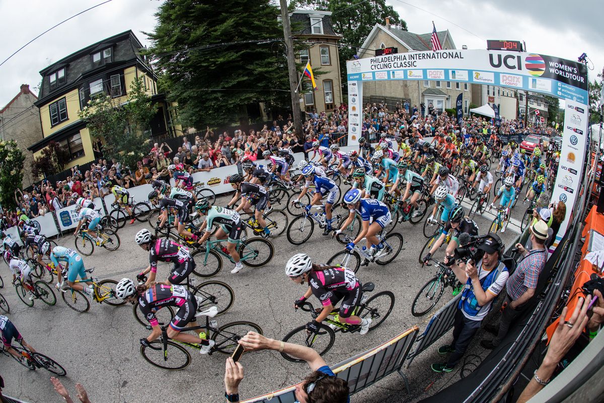 The women's race rolls out of Manayunk