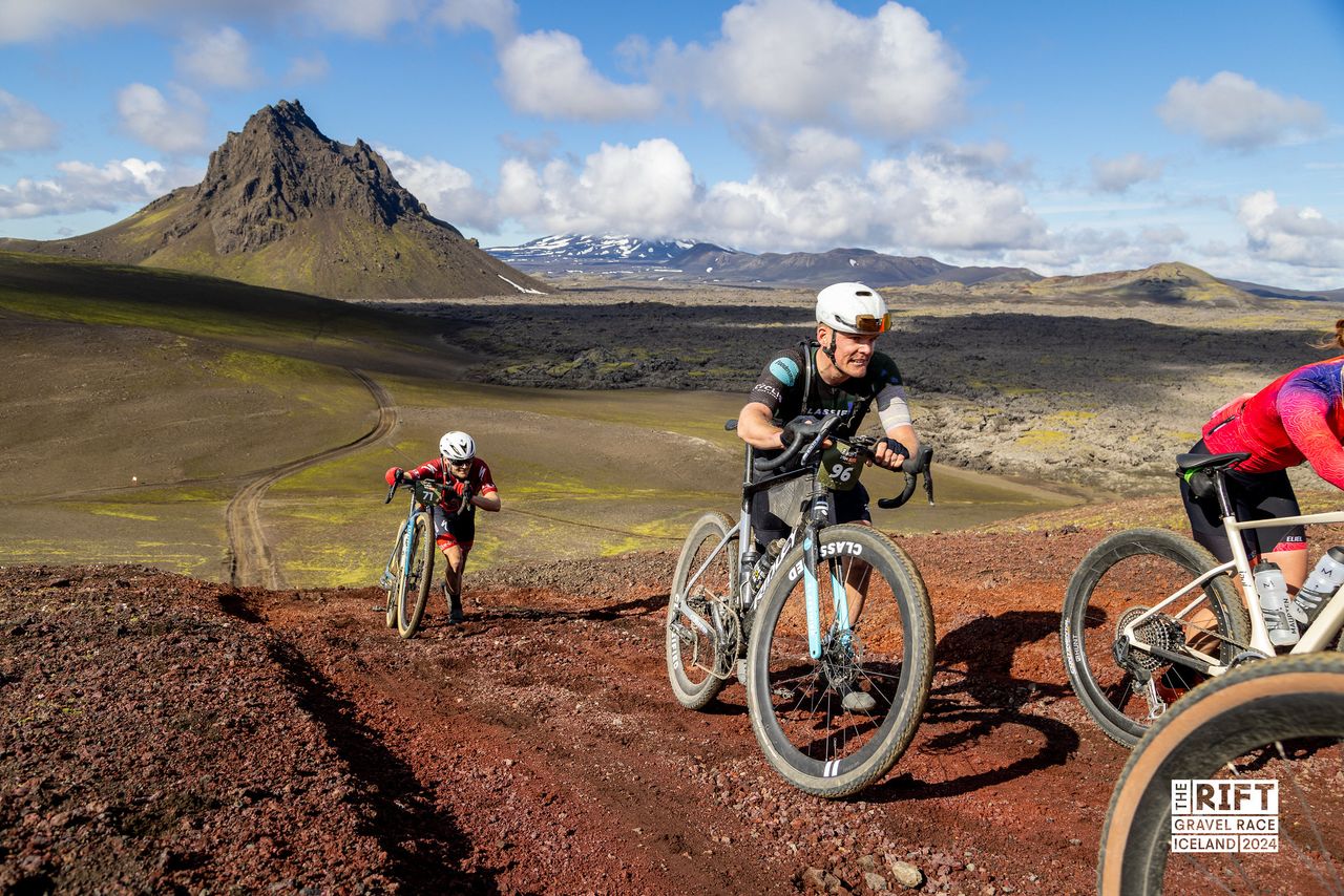 Piotr Havik competes in the chase group