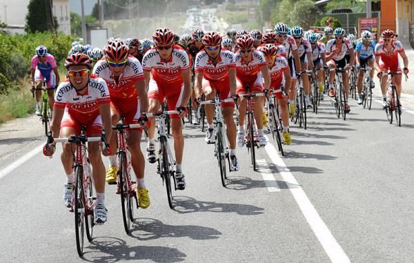 Cofidis massed at the front early in stage six to keep the break's advantage in check.