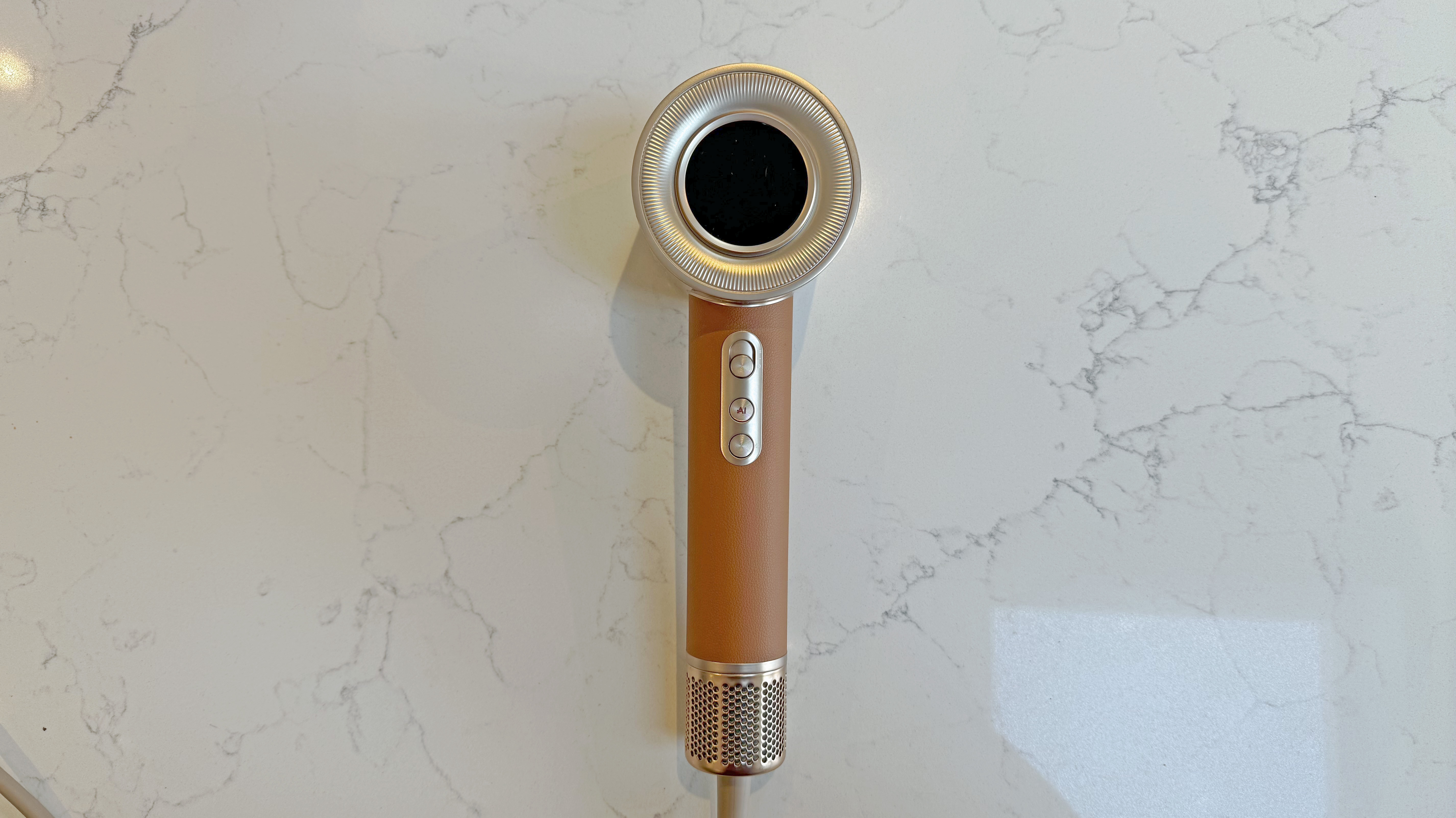 Rear view of the Dreame Miracle Pro barrel and handle on a quartz countertop