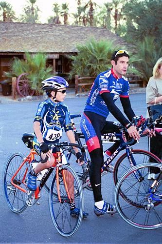 Hincapie helps out young riders