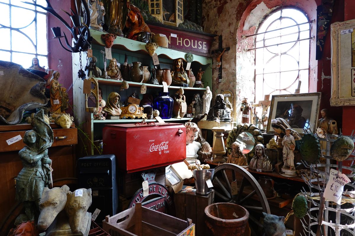 Sony Cyber-Shot RX100 VII sample gallery: inside an antiques store
