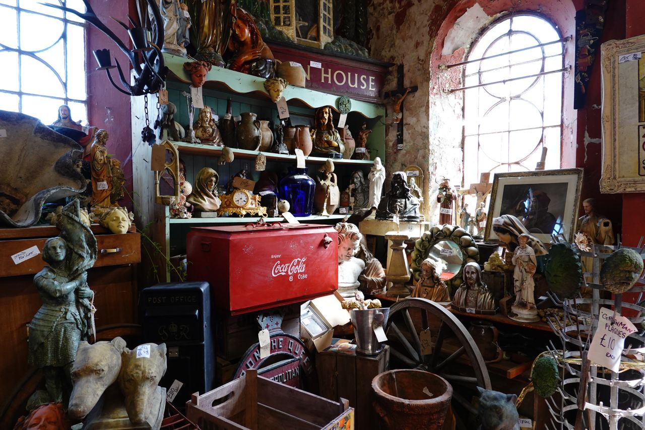 Sony Cyber-Shot RX100 VII sample gallery: inside an antiques store
