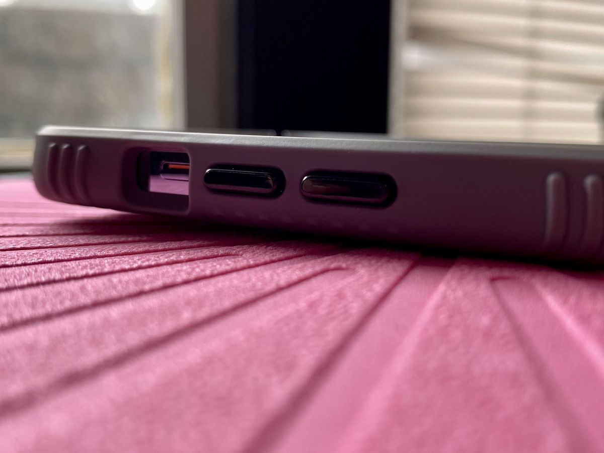 Speck Presidio2 Grip Magsafe Side Buttons