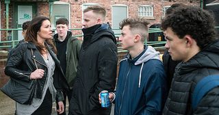 Later in the week, Carla Connor spots Simon Barlow with the group...