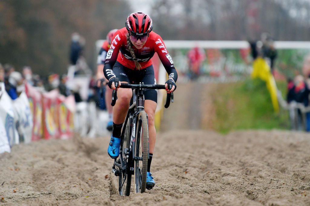 RIJKEVORSEL BELGIUM NOVEMBER 20 Inge Van Der Heijden of The Netherlands and Team 777 competes during the 10th Superprestige Merksplas 2021 Womens Elite Superprestige2022 SPMerksplas on November 20 2021 in Rijkevorsel Belgium Photo by Luc ClaessenGetty Images
