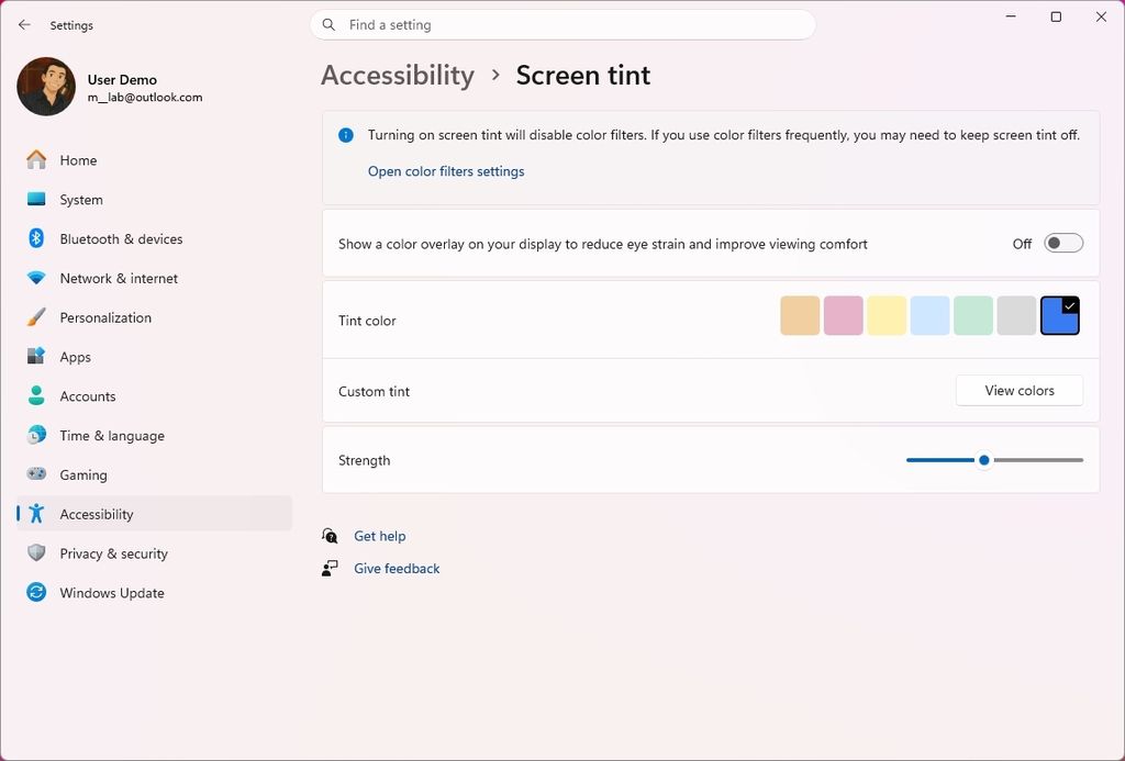 Windows 11 Settings app showing the Screen tint configuration options.