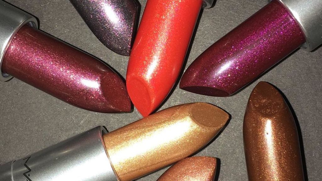 Brown, Magenta, Pink, Purple, Tan, Metal, Cosmetics, Gloss, Material property, Cylinder,