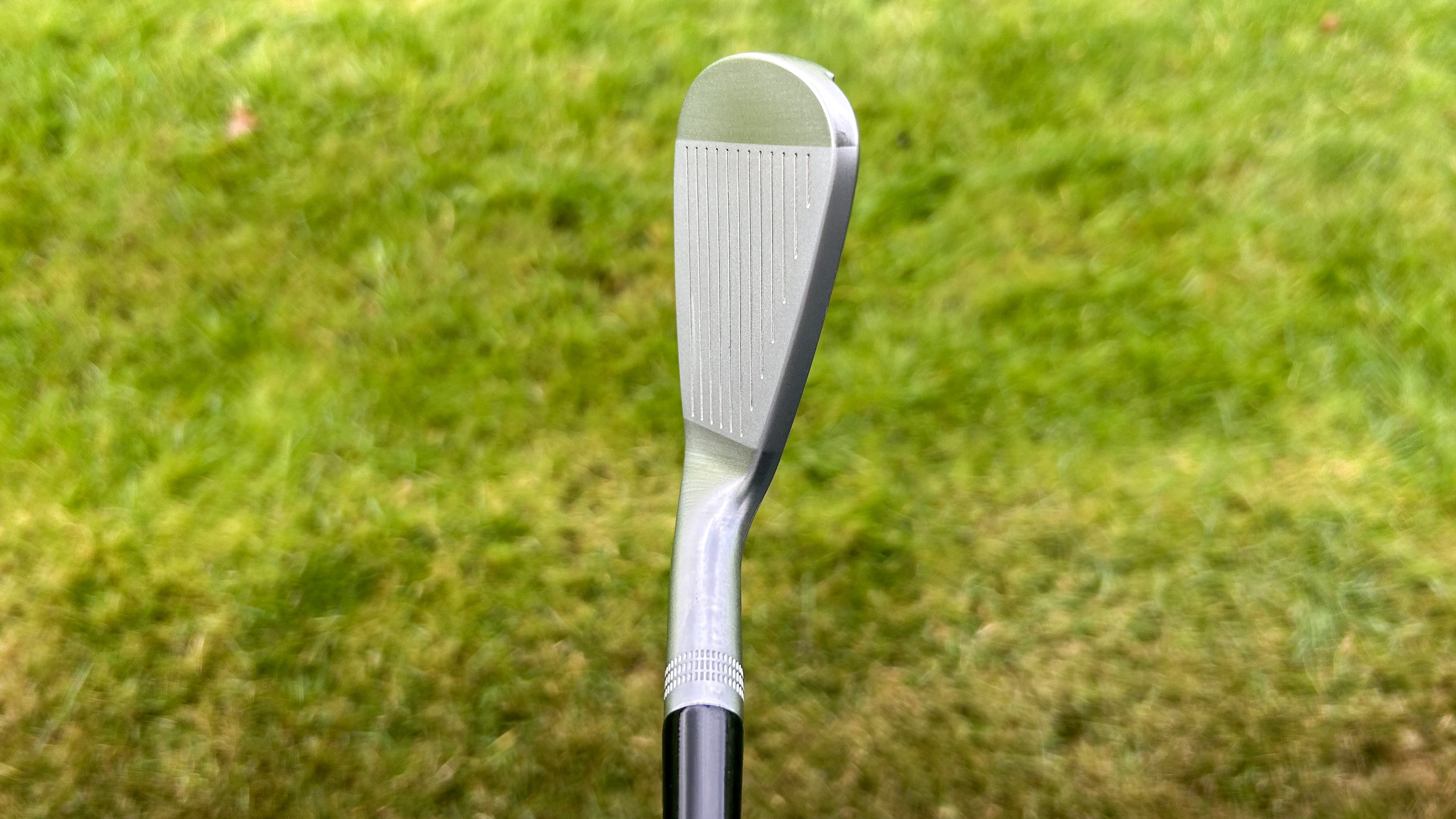 Photo of the Wilson 2026 Staff Model CB Iron in the playing position