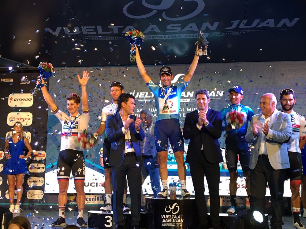 Max Richeze (Deceuninck-QuickStep) takes centre stage after winning the Vuelta a San Juan criterium on Saturday night
