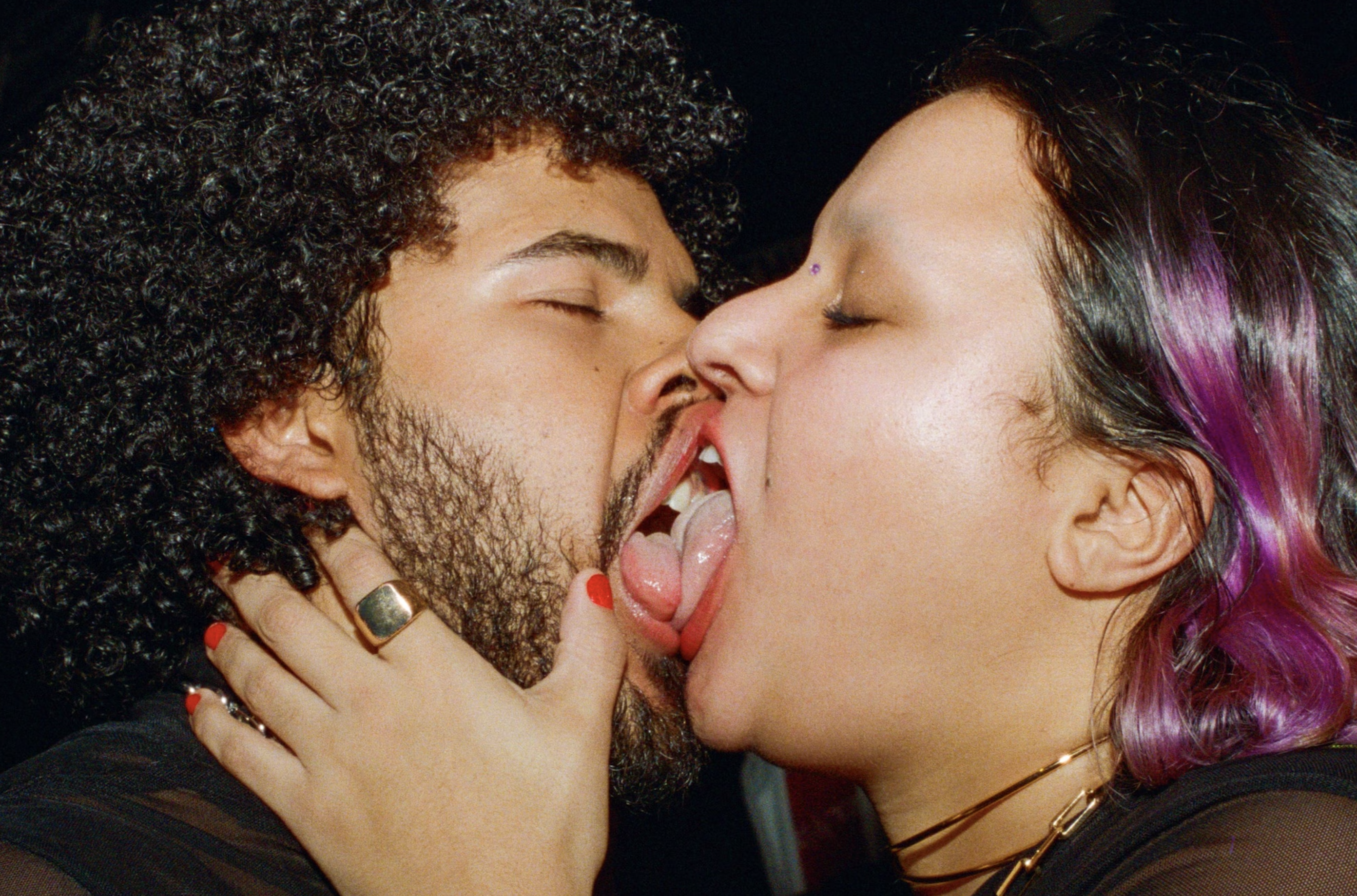 people kissing