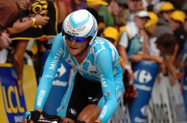 Peter Velits (Team Milram) arrives at the finish line.