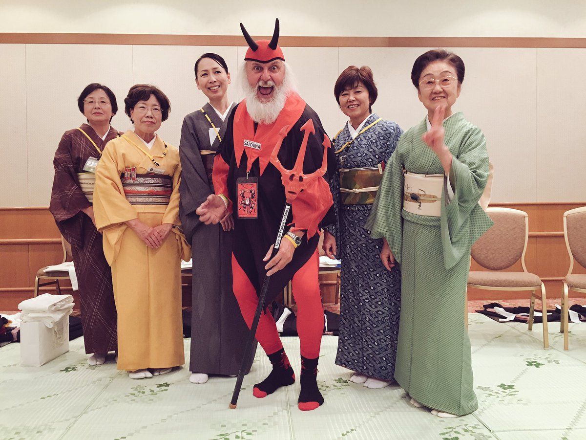 Some local performers meet Didi the Devil
