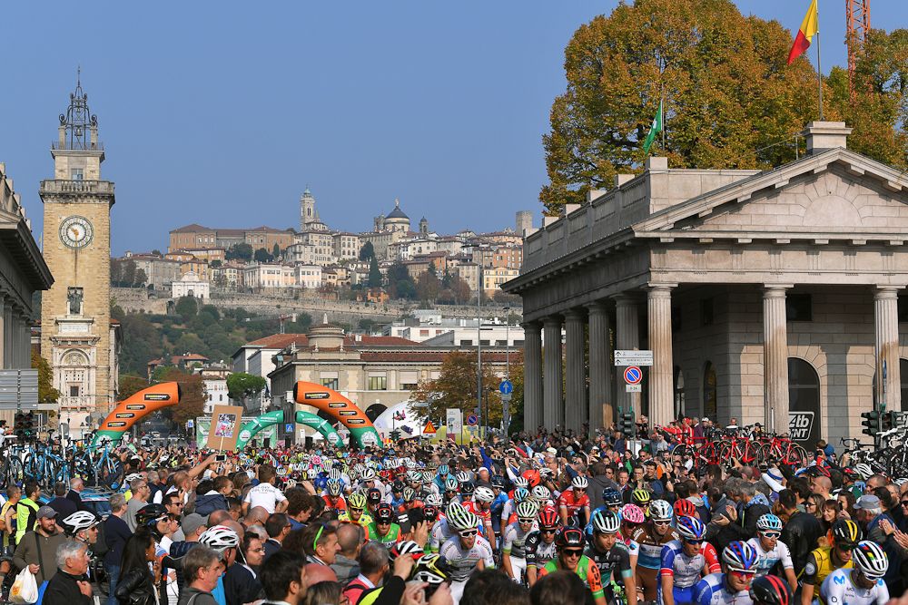 The Il Lombardia peloton leaves the start in Bergamo