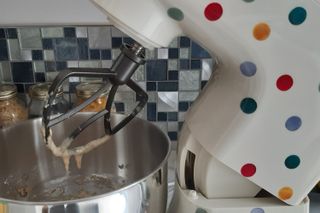 Making cake batter in the Russell Hobbs stand mixer